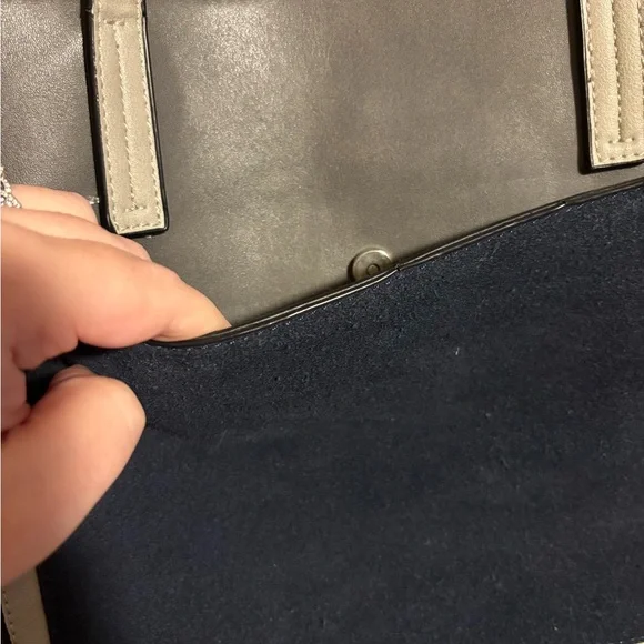 LILY & IVY Gray Leather Tote Bag with Navy Suede Front Pocket - Picture 4 of 9